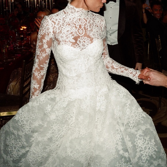 Monique Lhuillier Vittoria Gown - Picture 9 of 14